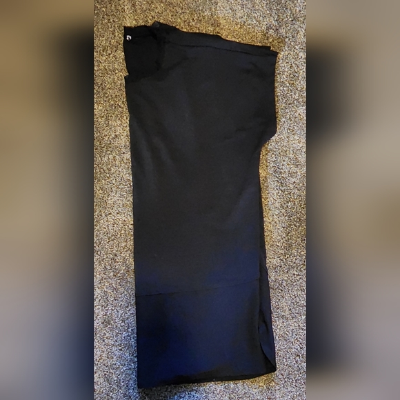 4/$20 Large black top - Picture 2 of 3